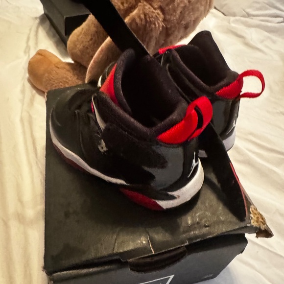 5c toddler Jordan’s - Picture 4 of 6